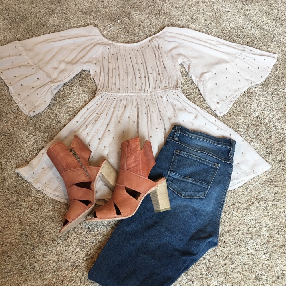 Bke boutique gold beaded lightweight top